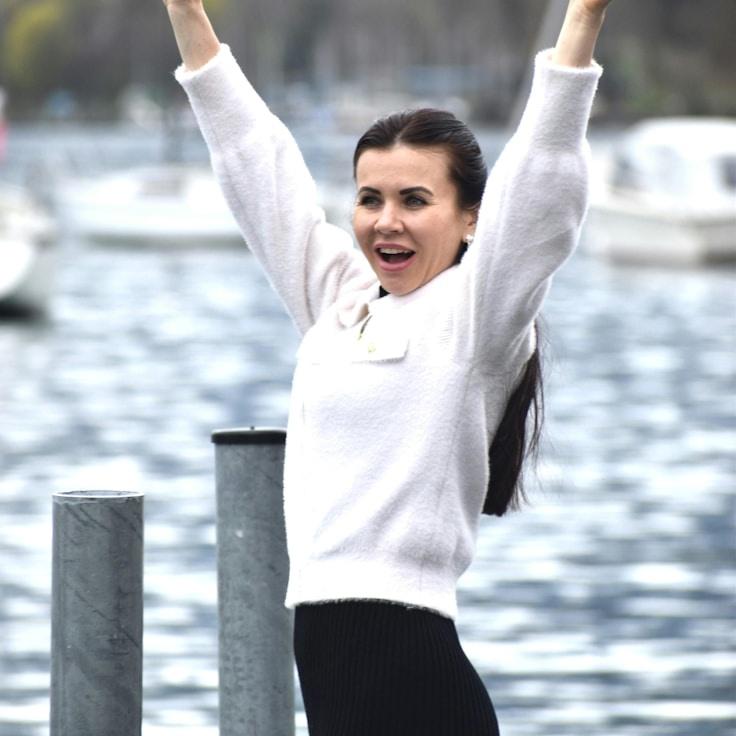 Portrait of Anaya Kapoor meditation instructor
